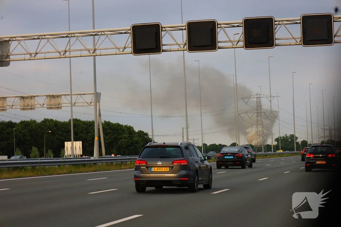 Grote brand bij afvalbedrijf leidt tot rookoverlast