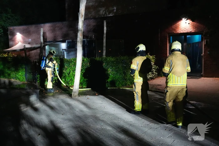 Buitenbrand treft wijk opnieuw, schoolplein getroffen