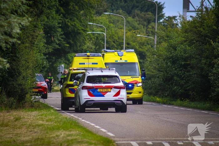 Wielrenner zwaargewond na val, politie doet onderzoek