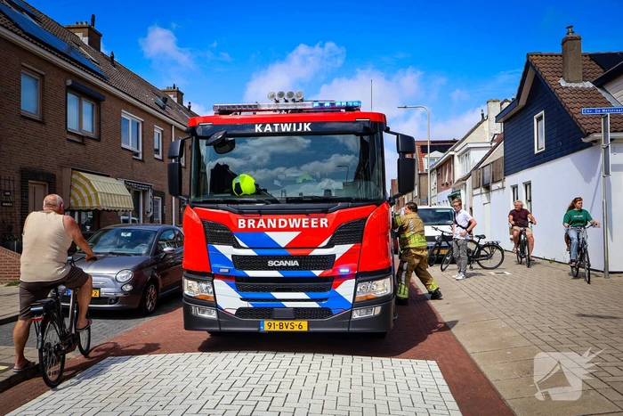 Brandweer bevrijdt kind uit speeltoestel