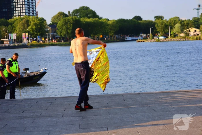 Zoekactie naar persoon te water in de hoofdstad