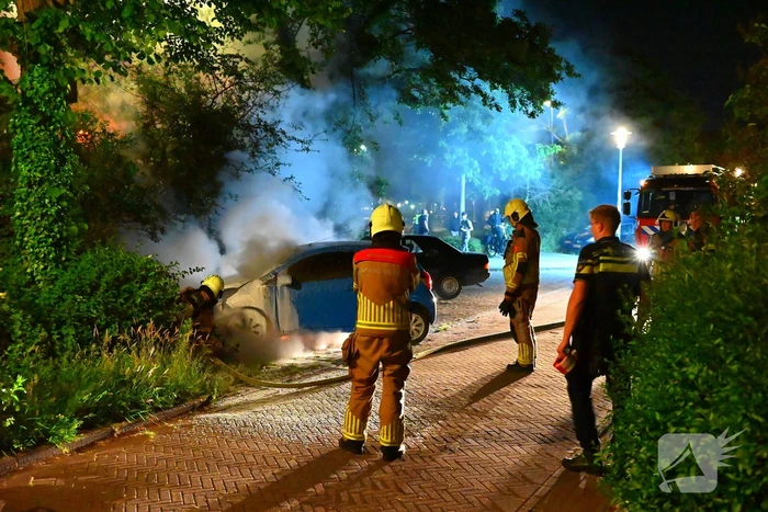 Voertuig in vlammen opgegaan