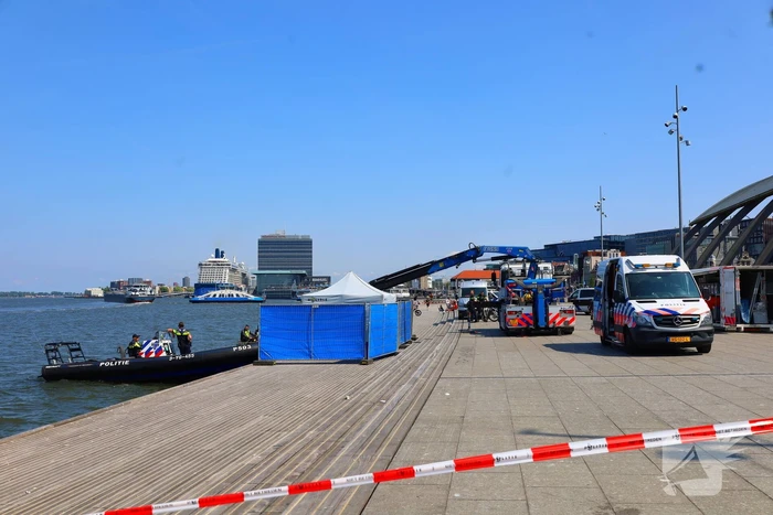 Overleden persoon gevonden in het IJ
