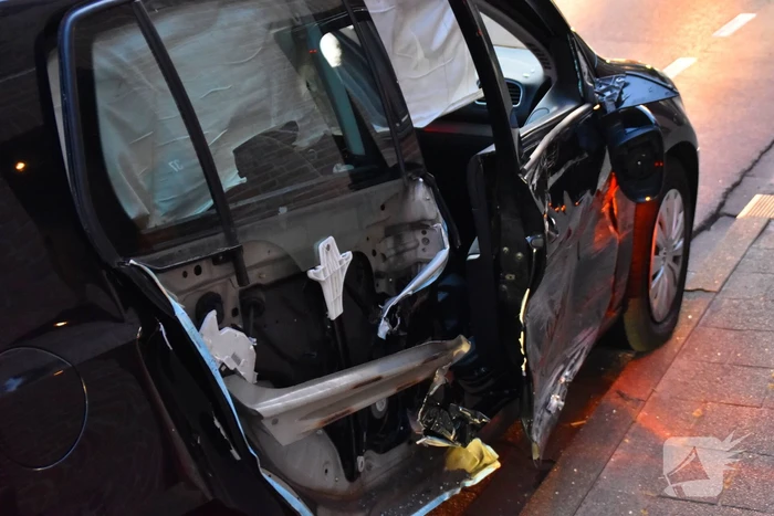 Gewonde bij aanrijding tussen twee personenauto's