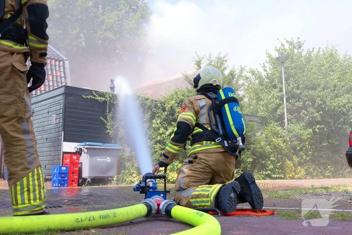 Brand in rieten dak van woning