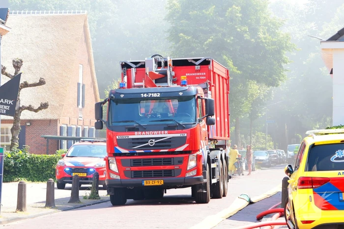 Brand in rieten dak van woning