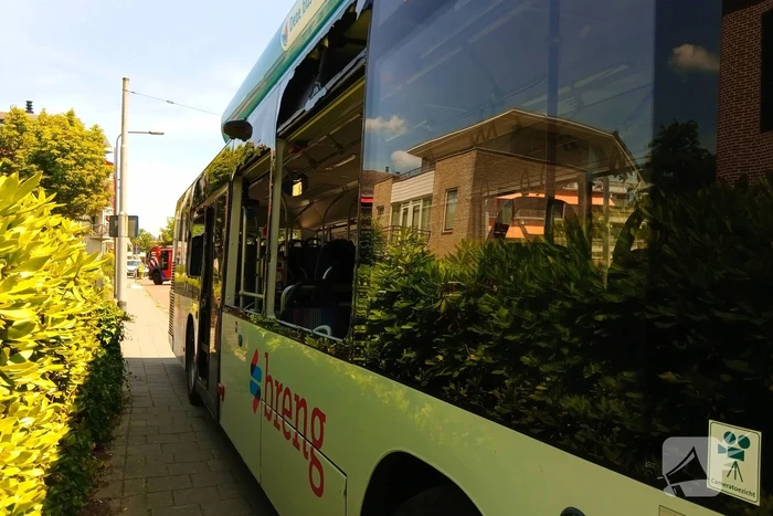 Botsing lijnbus en verhuislift