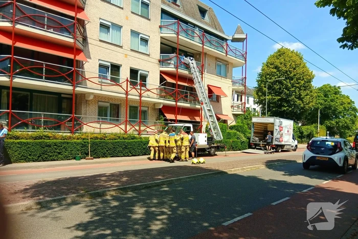 Botsing lijnbus en verhuislift