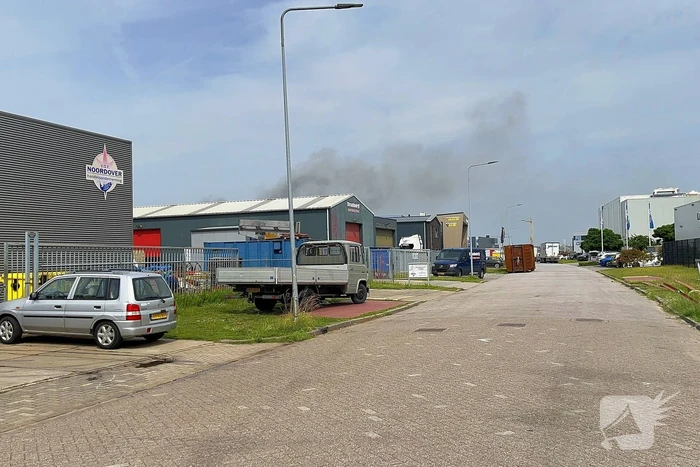Medewerkers blussen eerste vuur