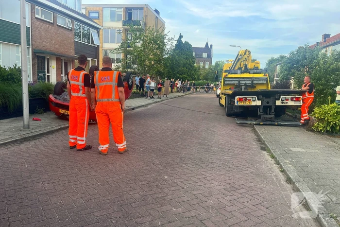 Auto belandt op de kop bij ongeval