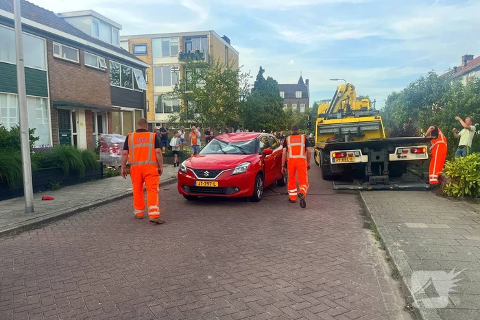 Auto belandt op de kop bij ongeval