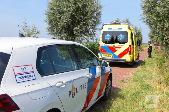 Fietser hard ten val op fietspad