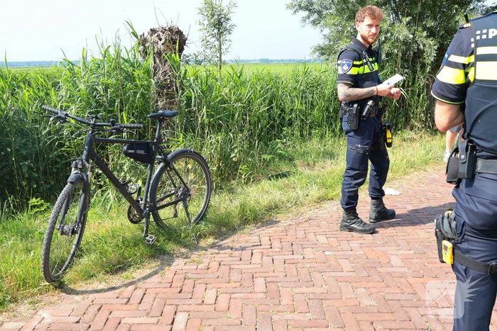 Fietser hard ten val op fietspad