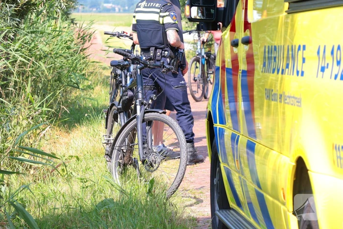 Fietser hard ten val op fietspad