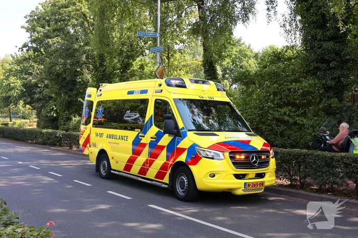 Oudere vrouw raakt gewond na val met rollator
