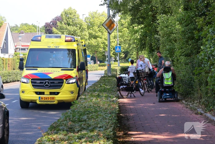 Oudere vrouw raakt gewond na val met rollator