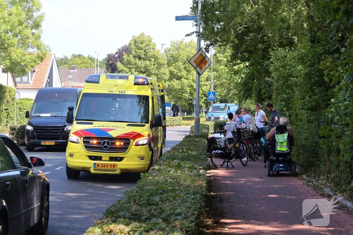 Oudere vrouw raakt gewond na val met rollator