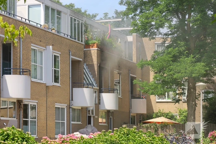 Woningbrand snel geblust met ambulance inzet