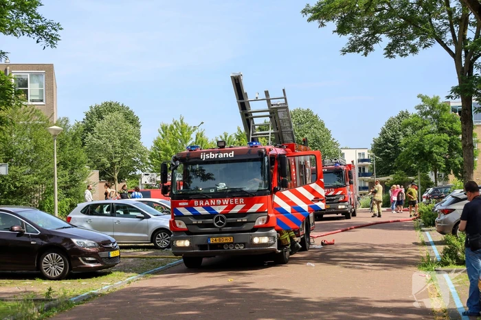Woningbrand snel geblust met ambulance inzet