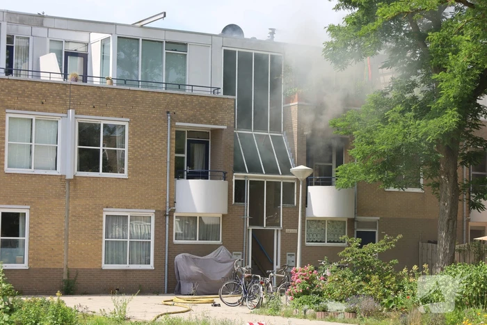 Woningbrand snel geblust met ambulance inzet