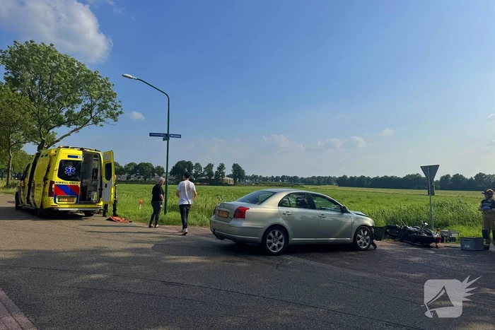 Motorrijder gewond na aanrijding met auto