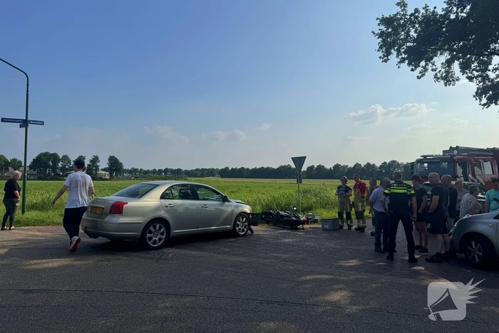 Motorrijder gewond na aanrijding met auto