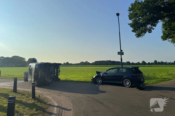 Botsing tussen auto en bestelwagen leidt tot gewonden