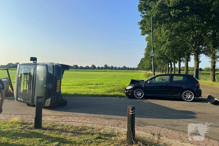 Botsing tussen auto en bestelwagen leidt tot gewonden
