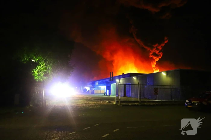 Vlammenzee op industrieterrein