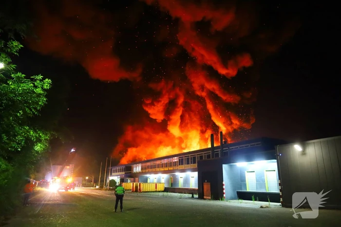 Vlammenzee op industrieterrein