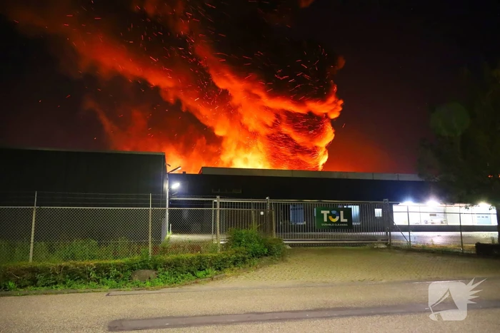 Vlammenzee op industrieterrein