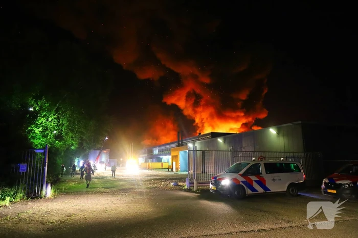 Vlammenzee op industrieterrein
