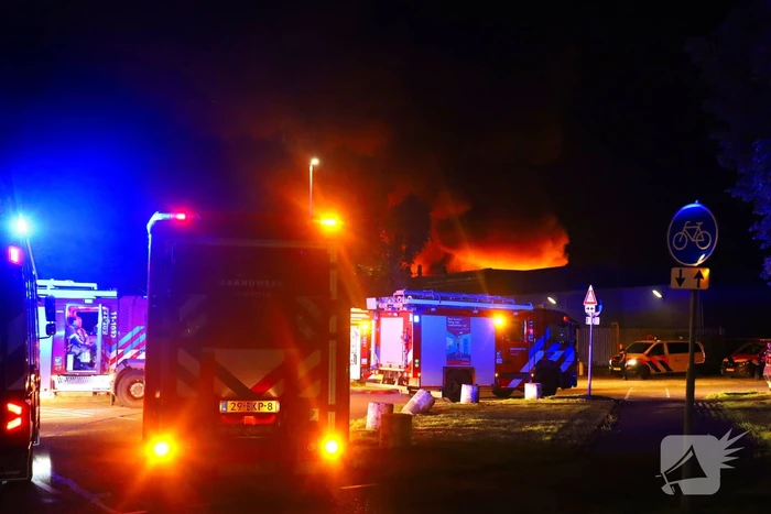 Vlammenzee op industrieterrein