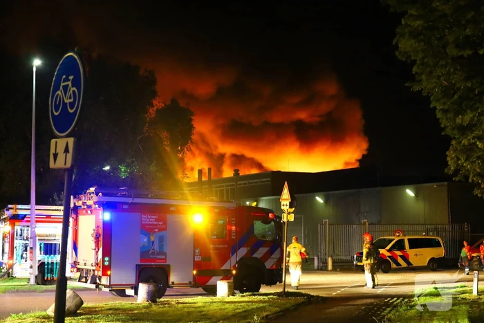 Vlammenzee op industrieterrein