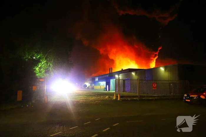 Vlammenzee op industrieterrein