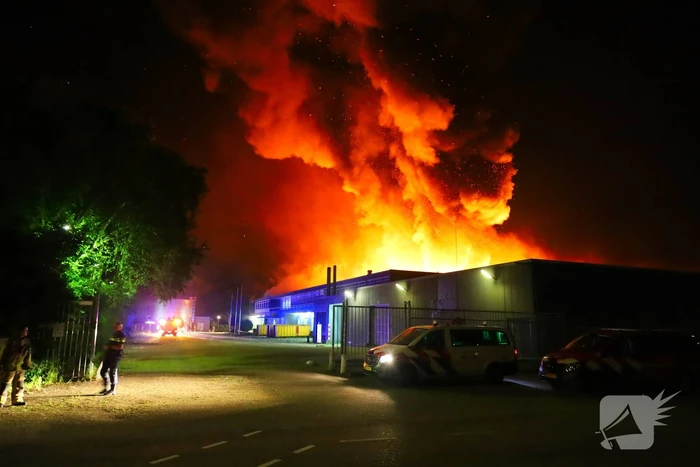 Vlammenzee op industrieterrein