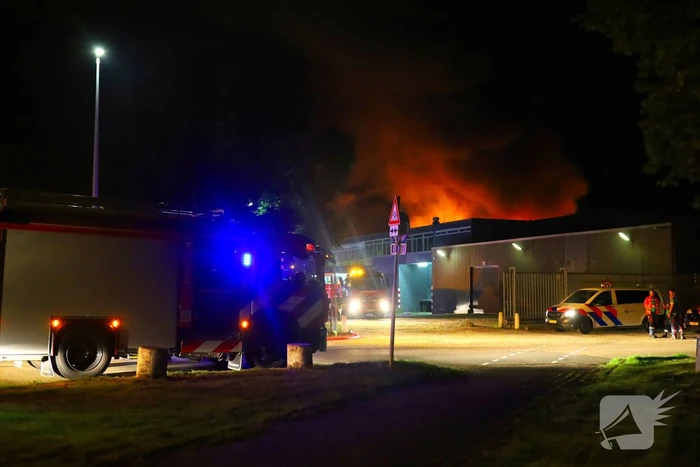 Vlammenzee op industrieterrein