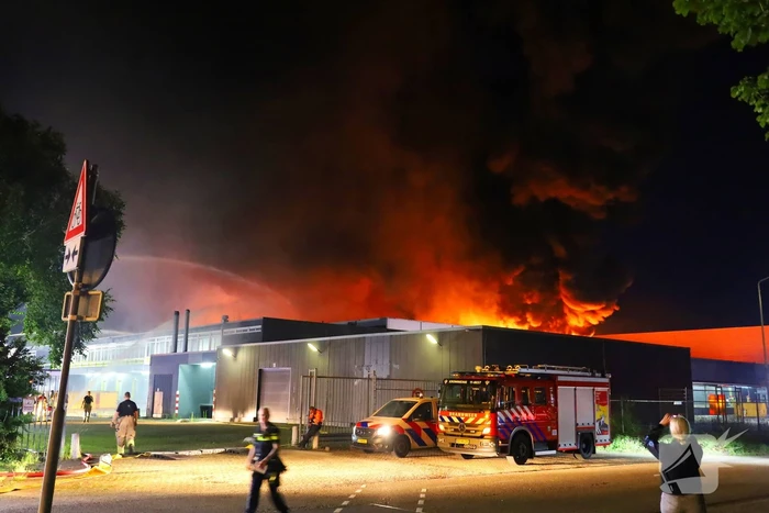 Vlammenzee op industrieterrein