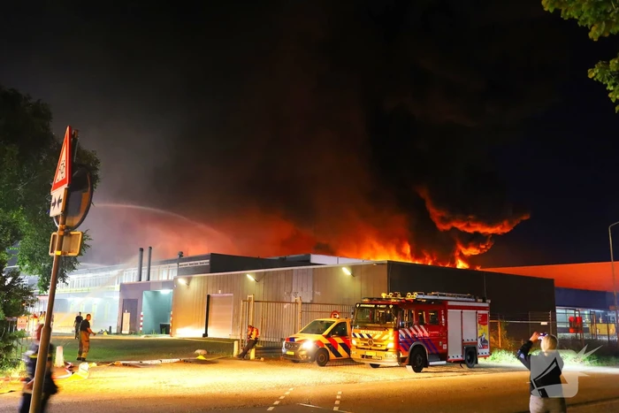 Vlammenzee op industrieterrein