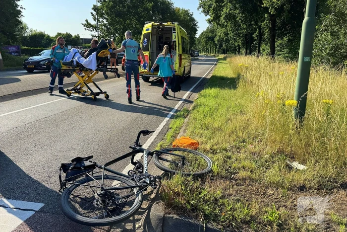Fietser gewond bij aanrijding op rotonde