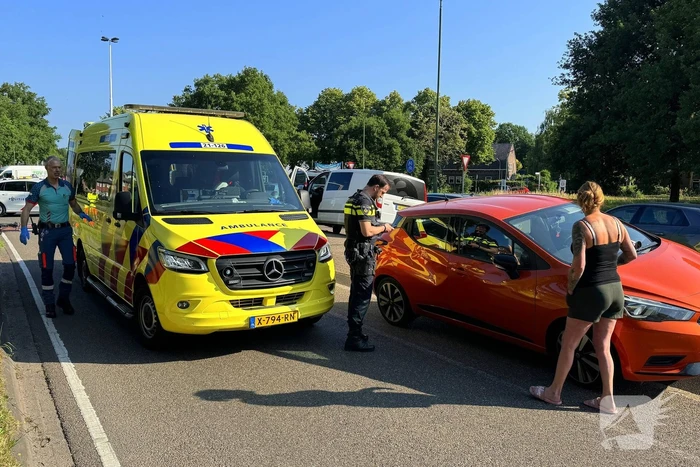 Fietser gewond bij aanrijding op rotonde