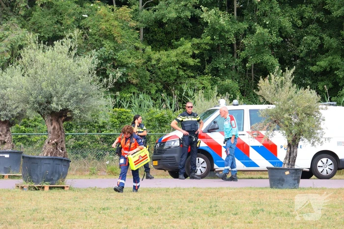 Traumahelikopter landt voor medische bijstand