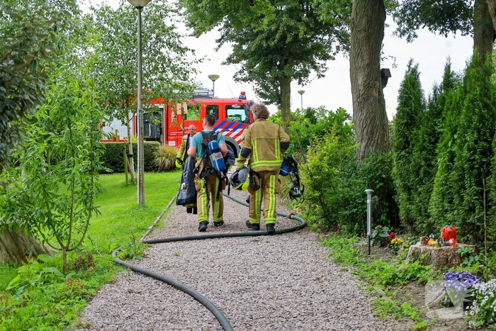 Brand in tuinhuisje geblust zonder gewonden