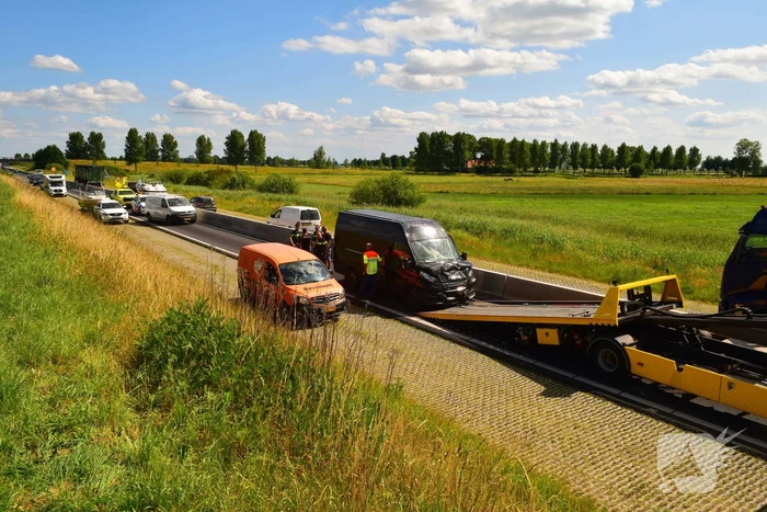 Kop-staartbotsing met Bestelbussen