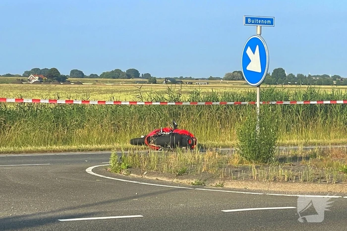 22-jarige motorrijder overleden, 17-jarige automobilist en moeder aangehouden