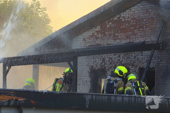 Uitslaande brand in winkelpand