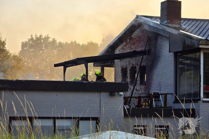 Uitslaande brand in winkelpand
