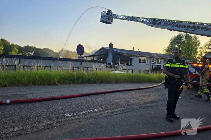 Uitslaande brand in winkelpand