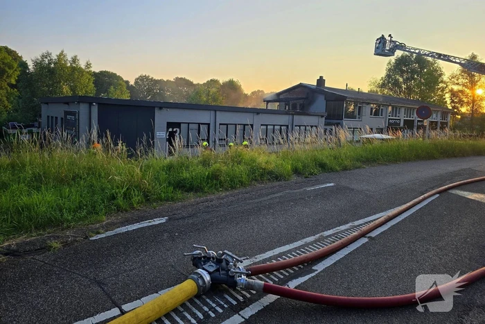 Uitslaande brand in winkelpand