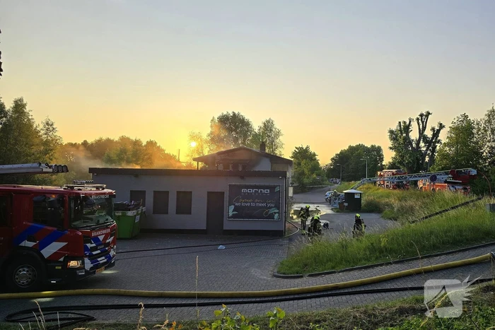 Uitslaande brand in winkelpand
